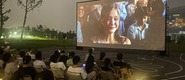 （用鸡巴卄逼网站转载）成都秋夜“新耍法”：到公园看坝坝电影